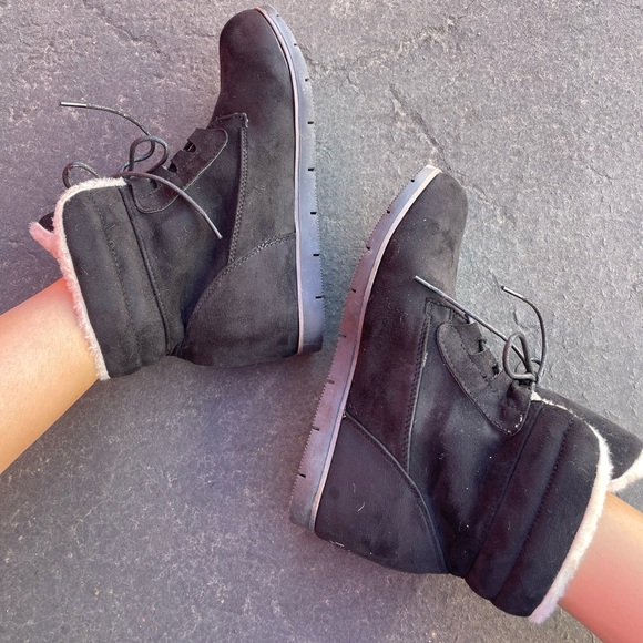 Cozy Black Vegan Fur Suede lace up booties - Picture 4 of 10